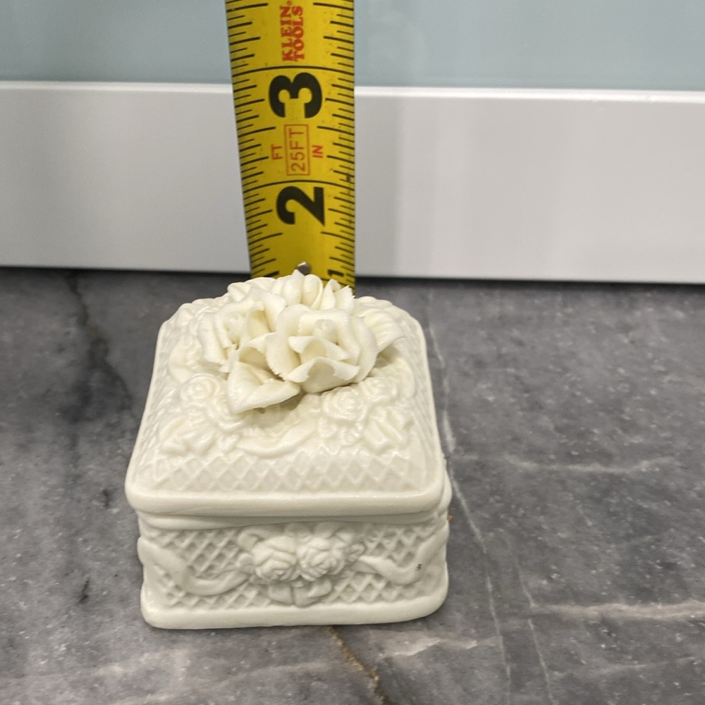 Elegant White Bisque Porcelain Floral Trinket Box. 2” x 2” - Picture 7 of 8